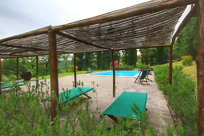 Caratteristico cottage con piscina