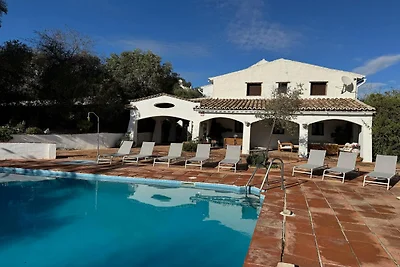 Geräumiges Ferienhaus mit Pool
