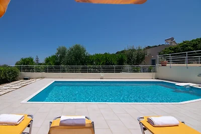 Villa in Adelianos Kampos nahe Sandstrand