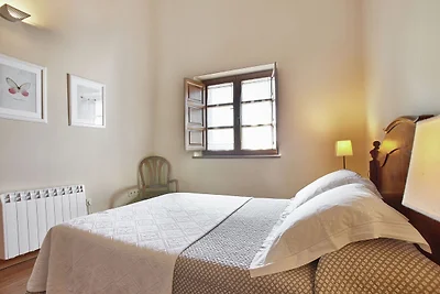 Spazioso palazzo a Nava con piscina