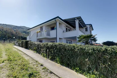 Meerblick mit Klimaanlage und Garten