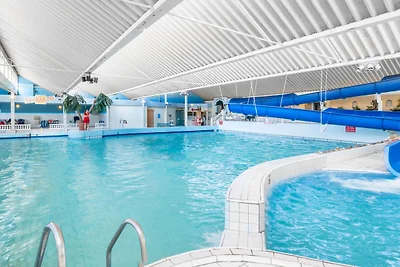 Freistehender Bungalow in einem Ferienpark nu...