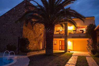 Geräumige Villa mit privatem Pool und Sauna