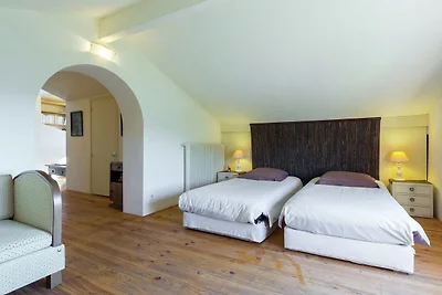 Elegante villa con piscina a Grasse