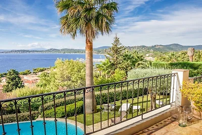 Villa in Les Issambres mit Schwimmbecken