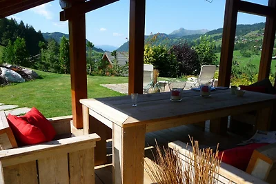 Sonniges Chalet in Les Gets mit Whirlpool