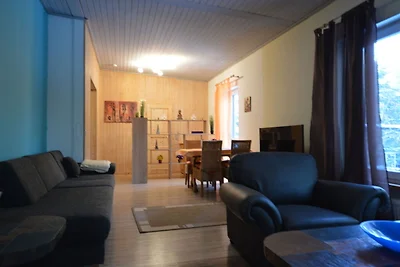 Geräumiges Obergeschoss Apartment nahe Wald