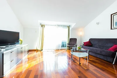 Classic Two Bedroom Apartment with Terrace (o...