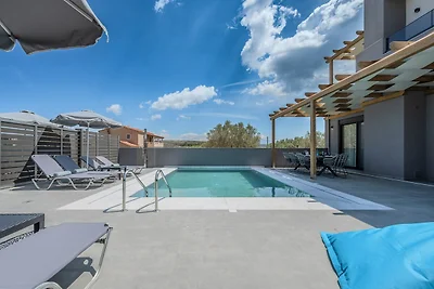 Rosige Villa mit privatem Pool