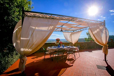 Luxuriöse Villa in Cortona mit Sprudelbad