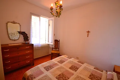 Ferienhaus auf einem Hügel mit Balkon
