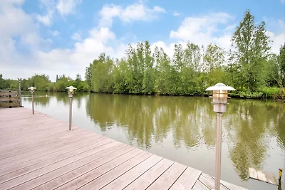 Fantastica villa a Ooltgensplaat con pontile