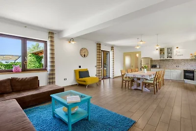 Villa in Tinjan mit Schwimmbecken