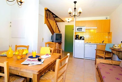 Casa colorata in una zona ricca di castelli