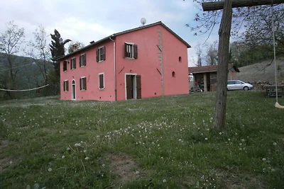 Gemütliches Ferienhaus in Tredozio mit Grill