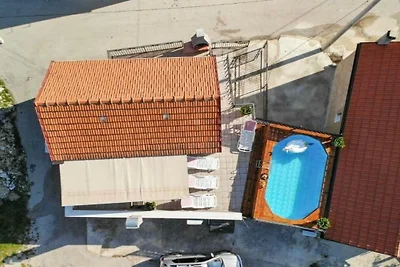 Bellezza della natura con piscina e...