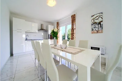 Villa Isabella - Four Bedroom Villa with Swim...