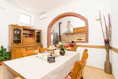 Villa tradizionale con piscina a Gruda