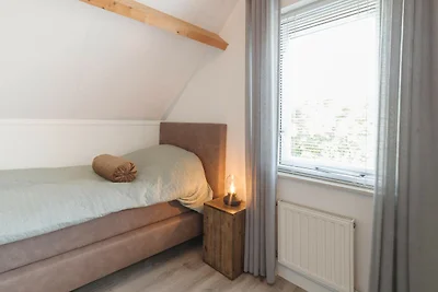 Geräumiges Ferienhaus mit Sauna in Strandnähe