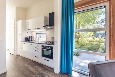 Gemütliche Villa mit transparentem Kamin