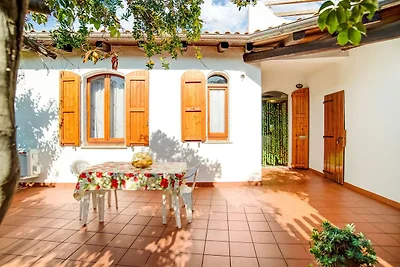 Bellissima villa con giardino arredato