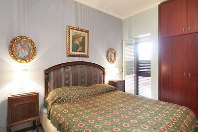 Cosy Holiday Home in Pompei with Garden