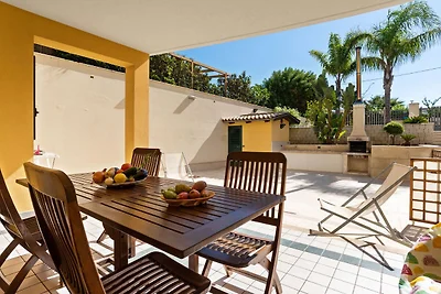 Appartamento vicino al mare con patio