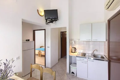 Einladendes Apartment am Meer in Dalmatien