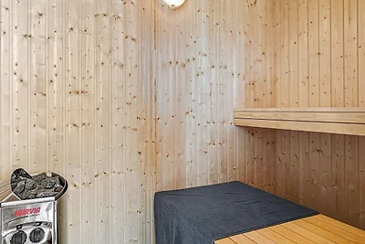 18 Personen Ferienhaus in Væggerløse