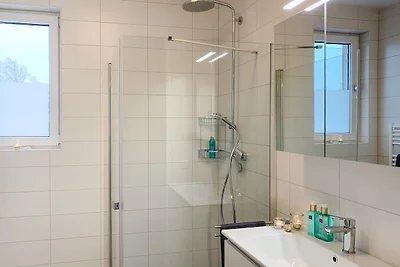 Moderne Villa mit Blick auf den Veere-See