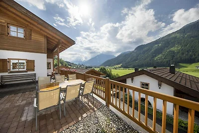 Deluxe-Chalet mit Pool in Königsleiten