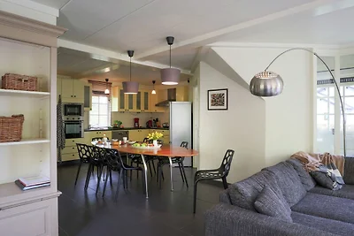 Schöne Villa mit Garten in Waldnähe