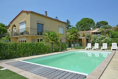 Schöne Villa mit Pool und Jacuzzi in...