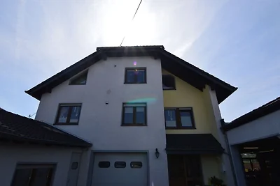 Moderne Ferienwohnung in Nohn in Waldnähe
