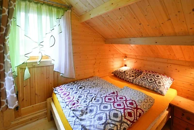 Holzhaus am Ostrowieckie-See mit Strand