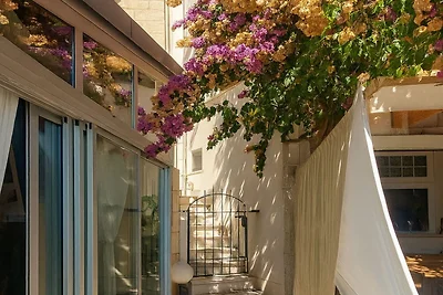 One Bedroom apartment with Balcony and Sea Vi...