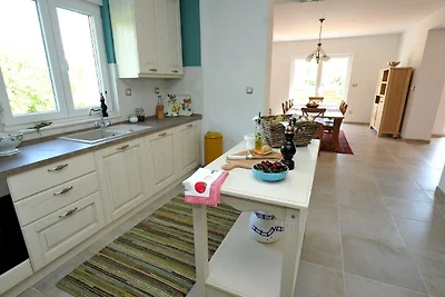 Luxuriöse Villa in Tijarica mit privatem Pool