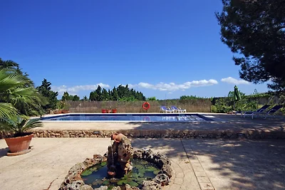Moderna casa di campagna con piscina