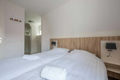 Stattliche Luxusvilla mit 4 Badezimmern, 1 km...