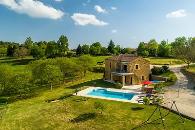Ruhiges Ferienhaus mit Pool