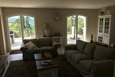 Moderne Villa mit Schwimmbad