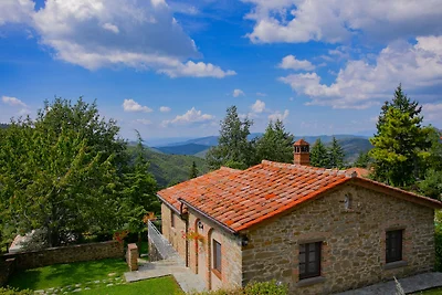 Verlockendes Ferienhaus in Cortona mit Pool