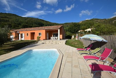 Luxuriöse Villa mit privatem Pool in Thueyts