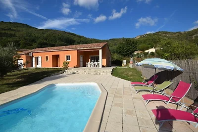 Villa di lusso con piscina privata a Thueyts