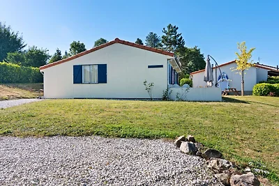 Bungalow urbano a Écuras con piscina