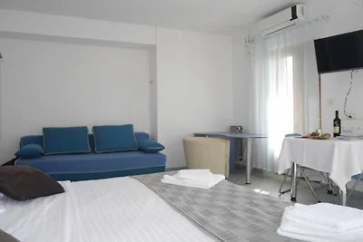 Studio Apartment 2