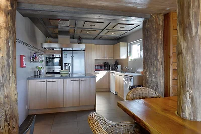 Imposant vakantiehuis in Stoumont met binnenz...