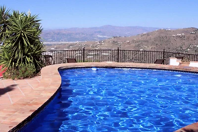 Moderne Villa mit privatem Pool in Sayalonga