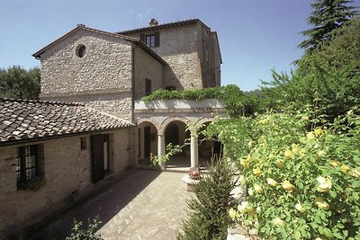 Malerische Wohnung in Mantignana mit Pool