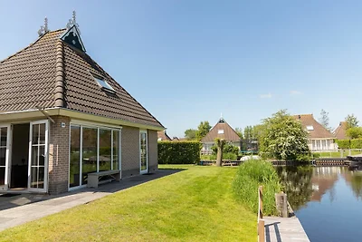 Confortevole bungalow con microonde, in mezzo...